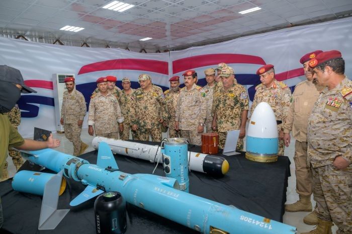 في اليمن | وزير الدفاع  يكشف هوية القوات القادرة على حسم المعركة مع الحوثي وتحرير صنعاء ويستعرض نماذج من ترسانة الاسلحة الايرانية