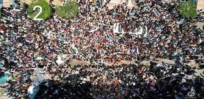 شاهد | ظهور عملة الشرعية بكميات كبيرة في مناطق الحوثي والأخير يعترف بنهبها على التجار