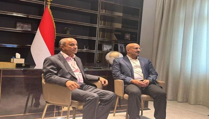 طارق صالح ورئيس الحكومة يعلنان العد التنازلي لإقلاع أولى الرحلات من مطار المخا الدولي واليمنية تعلن رسميًا موعد اول رحلاتها من المطار