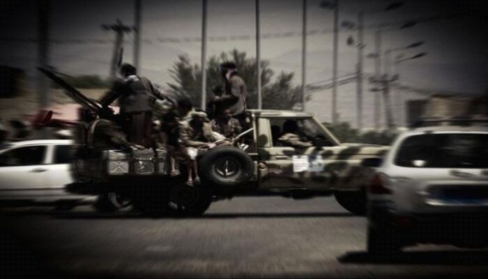 في صنعاء | الحوثيون يقتحمون منزل برلماني وقيادي بارز بالمكتب السياسي ويطردون ساكنيه نساء واطفال ونهب محتوياته