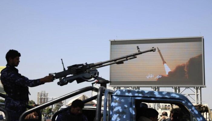 في عدة محافظات - الحوثيون يحرمون مئات العائلات من زيارة ذويهم المختطفين لدى الجماعة