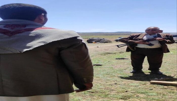 اخطر مراحل العسكرة الشاملة للمجتمع | الحوثي يحول المدنيين إلى مقاتلين إلزاميين.. ورئيس جامعة يؤدي التحية العسكرية لمشرف الجماعة