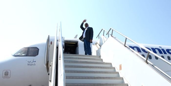 شاهد | حدث وطني وتاريخي غير مسبوق .. طارق صالح يدشّن أول رحلة من مطار المخا الدولي | فيديو وتفاصيل