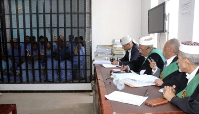 محاكمات بلا دفاع في صنعاء - الحوثيون يحاكمون أكثر من 20 موظفاً أممياً في جلسات مغلقة دون محامين