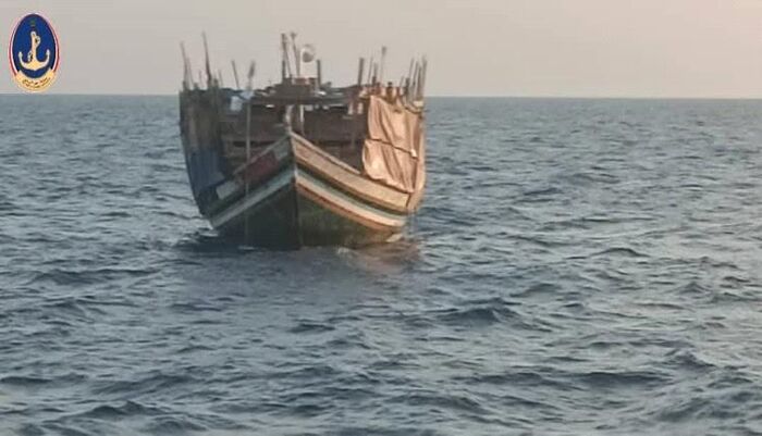 كانت في طريقها الى ميناء الحديدة .. ضبط مواد كيميائية خطيرة قادمة من إيران قبل وصولها إلى الحوثيين