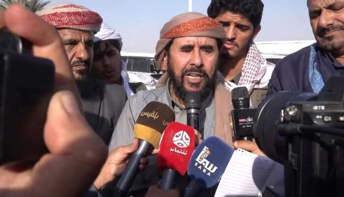 شاهد | بعد تصفية والده وعمه.. مشرف حوثي يقتل المرادي أمام زوجته وطفله أثناء توجههم إلى المستشفى | اسماء وتفاصيل