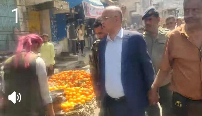 في تعز - العشوائيات تبتلع قلب (المظفر) .. لعبة القط والفأر مستمرة وسط غياب الدولة وتورط مسؤولين بتجارة الفوضى