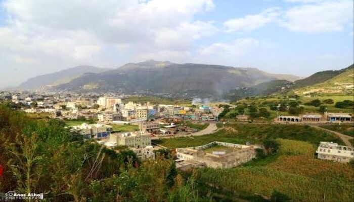 احتقان وغضب شعبي في إب ..تعطيل صلاة الجمعة في 100 قرية بعد حملة حوثية استهدفت خطباء دار الحديث