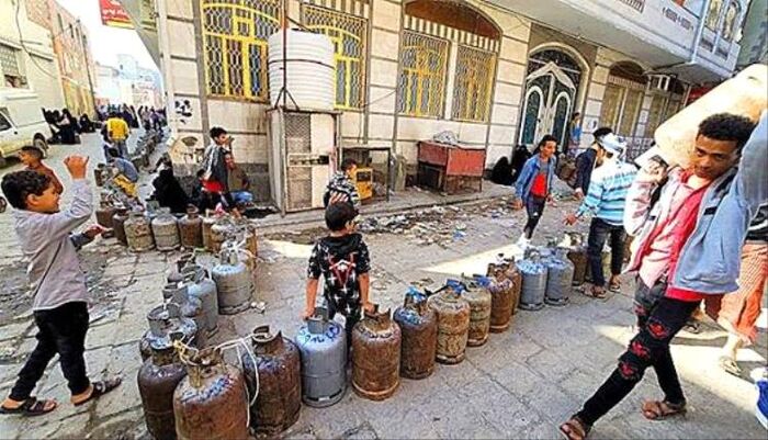 في تعز - انفجار أزمة الغاز .. مافيا محطات تستنزف جيوب المواطنين وسط صمت رسمي