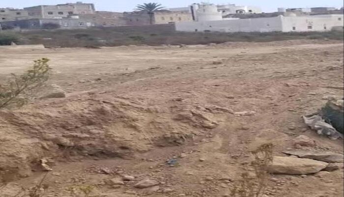 في التربة - استحداثات جديدة تثير غضب شعبي بالمدينة … استمرار العبث بمقبرة الطيّار