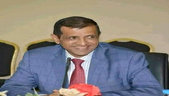 اسرة الاحوال تستنكر موقف قيادة الحزب - الحوثي يصادر أملاك أمين عام المؤتمر بصنعاء وقيادات تمارس ضغوط لاحالته للحاكمة بتهمة الخيانة