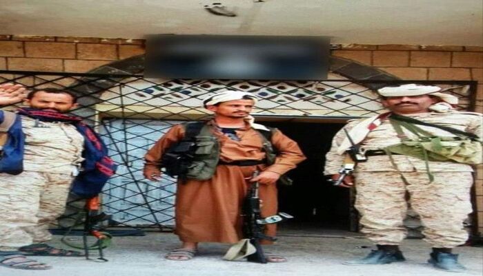 في البيضاء.. مواطن يحرق سيارته أمام بالصومعة بعد تخريبها من قبل الحوثيين