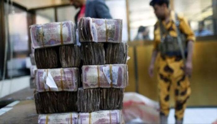 شاهد | نموذج للفساد الحوثي.. مجسم صغير في شارع بقيمة 300 مليون ريال (صورة المجسم)