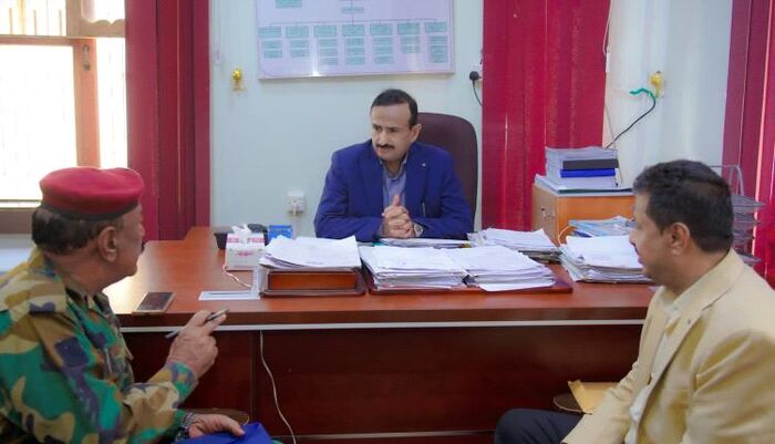 في شبوة - المحافظ بن الوزير يشدد على الجاهزية الأمنية وحماية المؤسسات السيادية في سواحل المحافظة