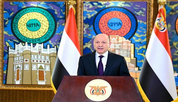 من الرياض | العليمي في خطاب يعلن تشكيل لجنة عسكرية عليا لاستعادة مؤسسات الدولة في اليمن سلما او حربا | النص