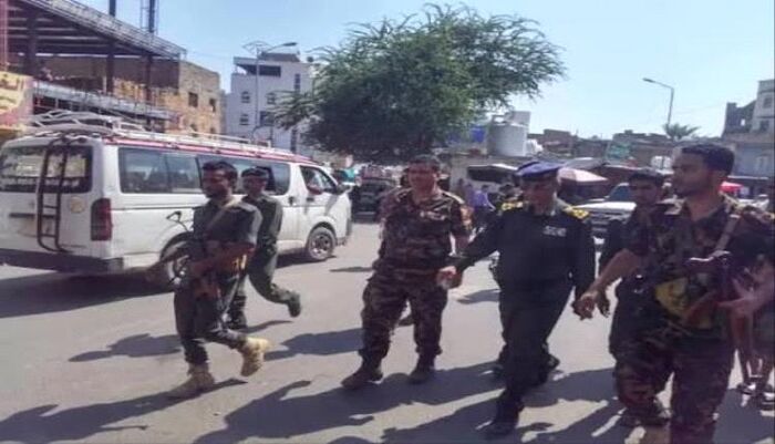 انتقادات حادة للجهات الامنية |خبير اقتصادي: يجب على الرئيس العليمي توجيه العمالقة ودرع الوطن لاستلام معسكرات قندهار تعز