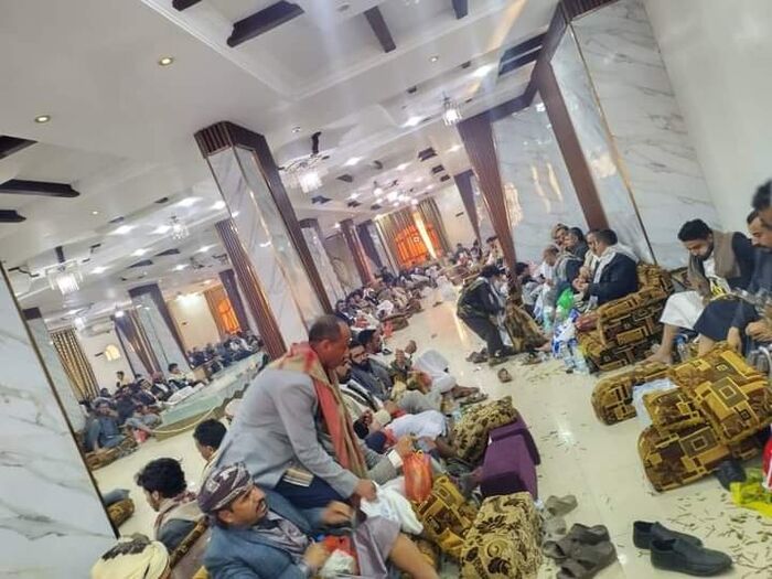 شاهد | من قلب العاصمة صنعاء .. الحوثي يثبت رسمياً عبوديته لإيران ويصف الخميني بروح الله | صور وتفاصيل