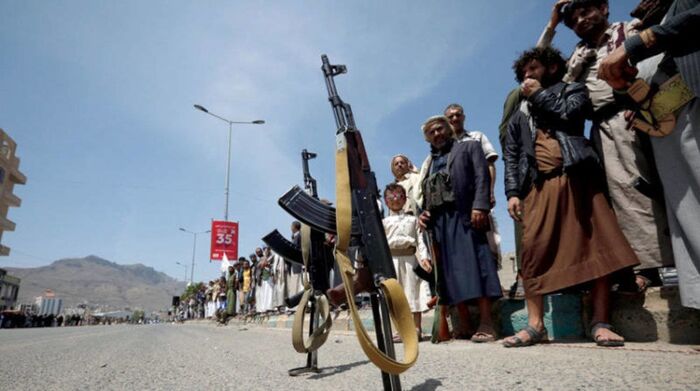 شاهد | اجتماع قبلي موسع ..القبيلة تدين | تصفية حسابات قديمة تقود لاختطاف مشايخ الحدا على يد قيادي حوثي| صور واسماء