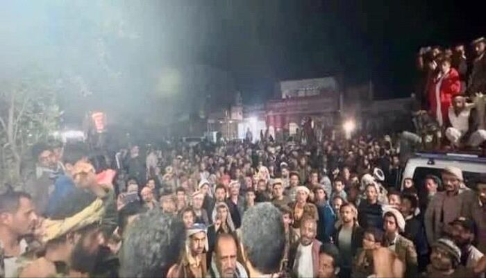 بعد احتجاجات متواصلة .. القبائل تجبر الحوثي على تسليم رأس هذا القيادي في صنعاء وناشط حقوقي يحذر من غدر وانقلاب..!؟