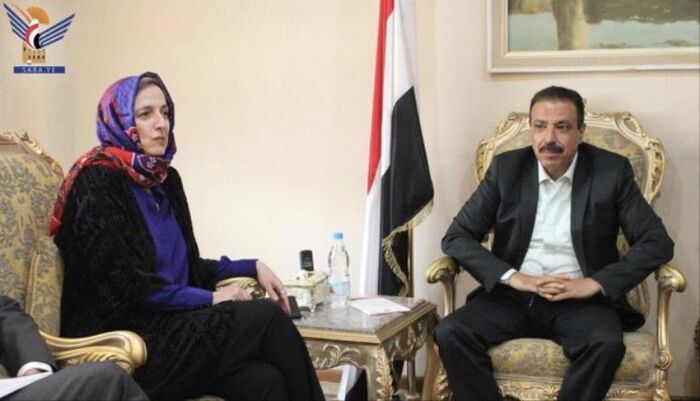 خوفاً من تكرار سيناريو دمشق في صنعاء.. الحوثي يقدم تنازلات اقتصادية غير مسبوقة