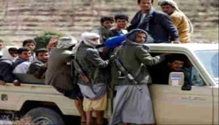 قيادات حوثية من صعدة وحجة يبيعون ممتلكاتهم في صنعاء خوفا من المصير المجهول واخرى تقر بالهزيمة وتنقلب على إيران ومحورها