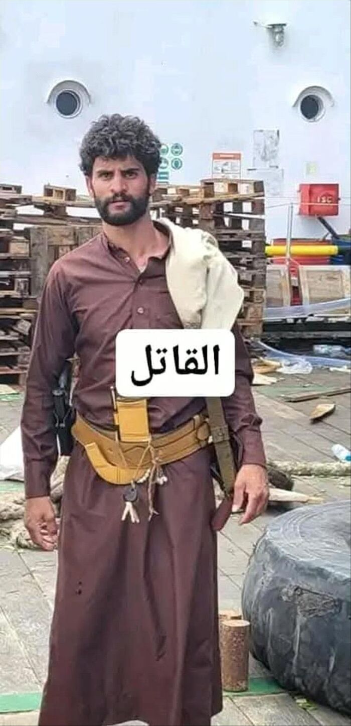 شاهد| جريمة قتل مروعة : مشرف حوثي يصفي جارالله وسط ديوان شيخ رميا بالرصاص.. هزت وحشيتها الرجم