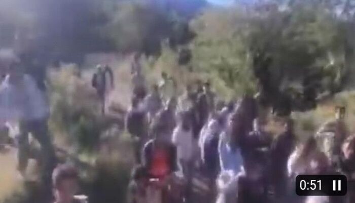 شاهد | مواطنون في إب يخوضون اشتباكات ضد الحوثيين وينجحون في طردهم  | فيديو