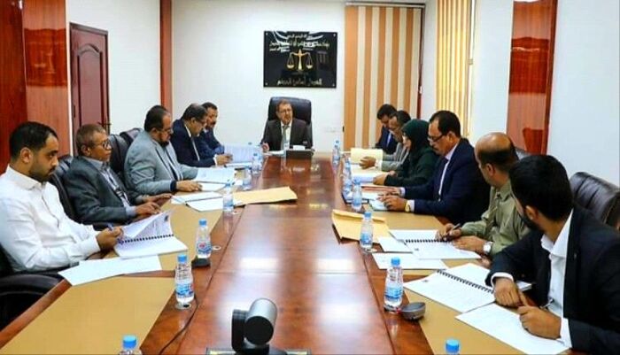 في اليمن | قرار مفاجئ ضد أعضاء السلطة القضائية .. منع النشر والمشاركة على وسائل التواصل الاجتماعي