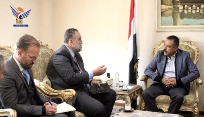 محاولة انقاذ انفسهم .. قادة الحوثي يعلنون استعدادهم الفوري للتوقيع على خارطة السلام عقب تضييق الخناق