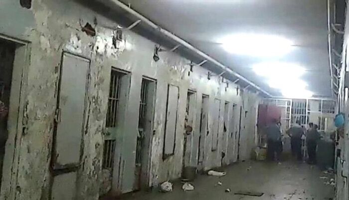 جرائم حرب | مختطفون مفرج عنهم: سجون الحوثي في صنعاء وصعدة أشد إجراما من "صيدنايا" و"تدمر" بسوريا