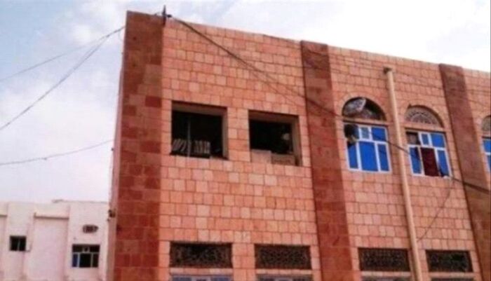 في القبيطة | الحوثي يحول مدرسة إلى ثكنة عسكرية بمنطقة جالس