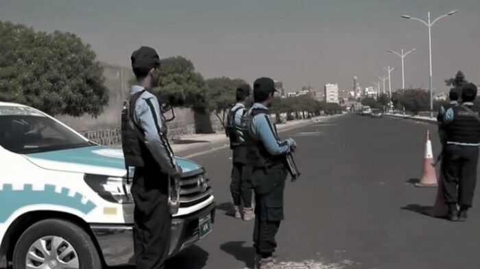 في الحديدة.. الحوثيون يقتلون نجل تاجر ويسرقون مليون ريال سعودي من منزله | اسماء وتفاصيل