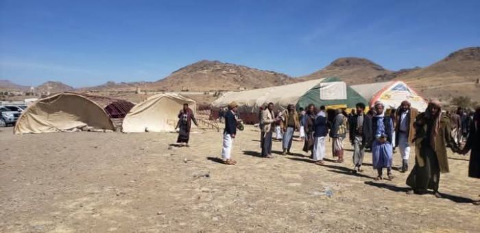 في صنعاء | أبناء قبيلة سنحان ينصبون مخيم اعتصام للمطالبة بالعدالة وتنفيذ الأحكام