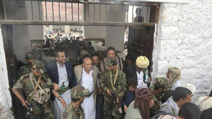 في إب | تصعيد واستيلاء جديد .. الحوثيون يفرضون مراكز أمنية داخل حرم المعهد الوطني للعلوم الإدارية