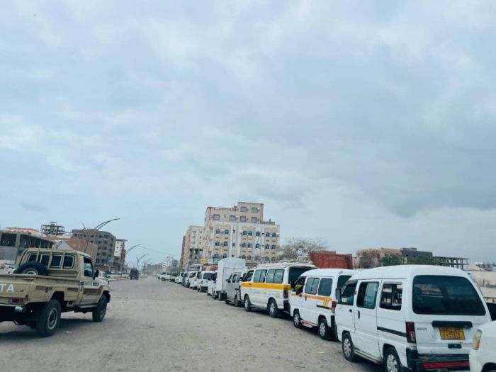 أزمة خانقة للغاز في عدن رغم وصول الإمدادات.. اتهامات بتفتعل الأزمة لأغراض سياسية